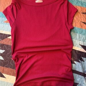 Elegant Ribbed Short Sleeve Top in Deep Red